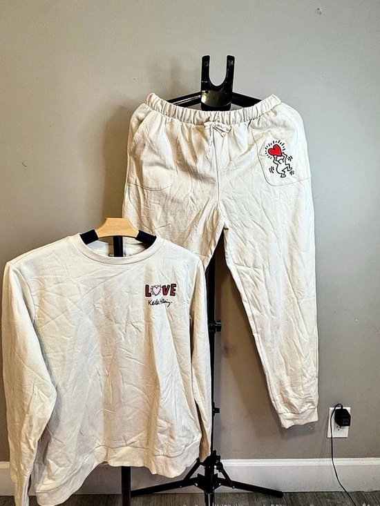 keith haring Pants - Keith Haring Love Cream Sweatshirt & Jogger Set Size Medium